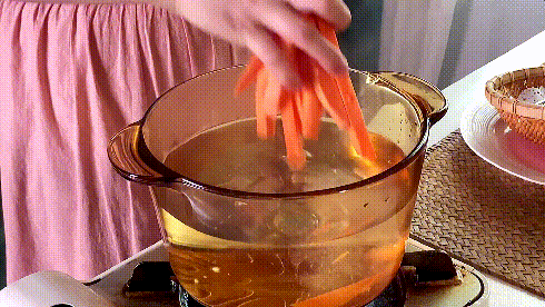 地瓜条的做法（炸地瓜条时，不要直接下锅炸，多加这一步，地瓜条酥脆又好吃）