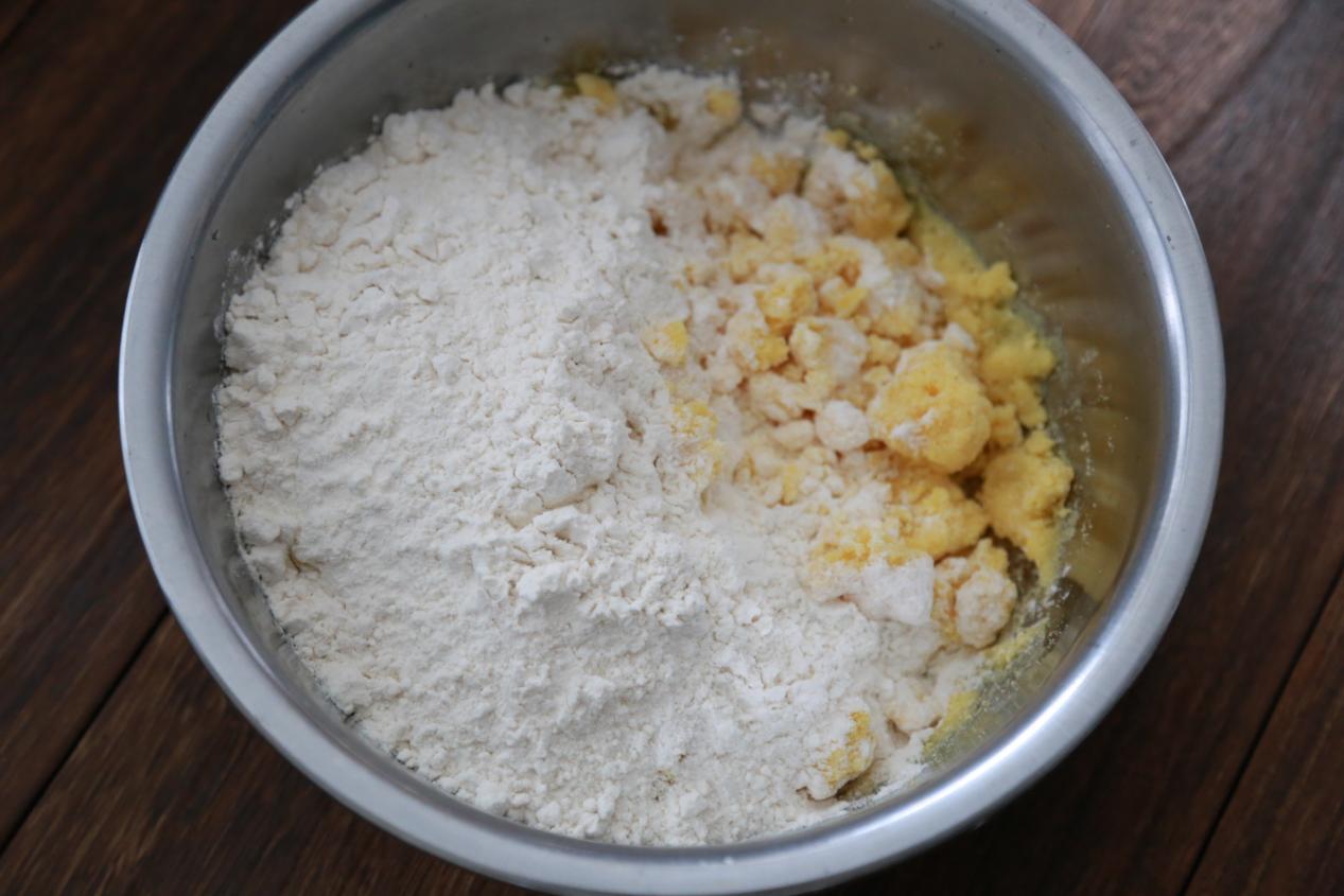 玉米煎饼的做法教程（家常玉米煎饼，外酥里软，健康又好吃，自己做太省钱了）