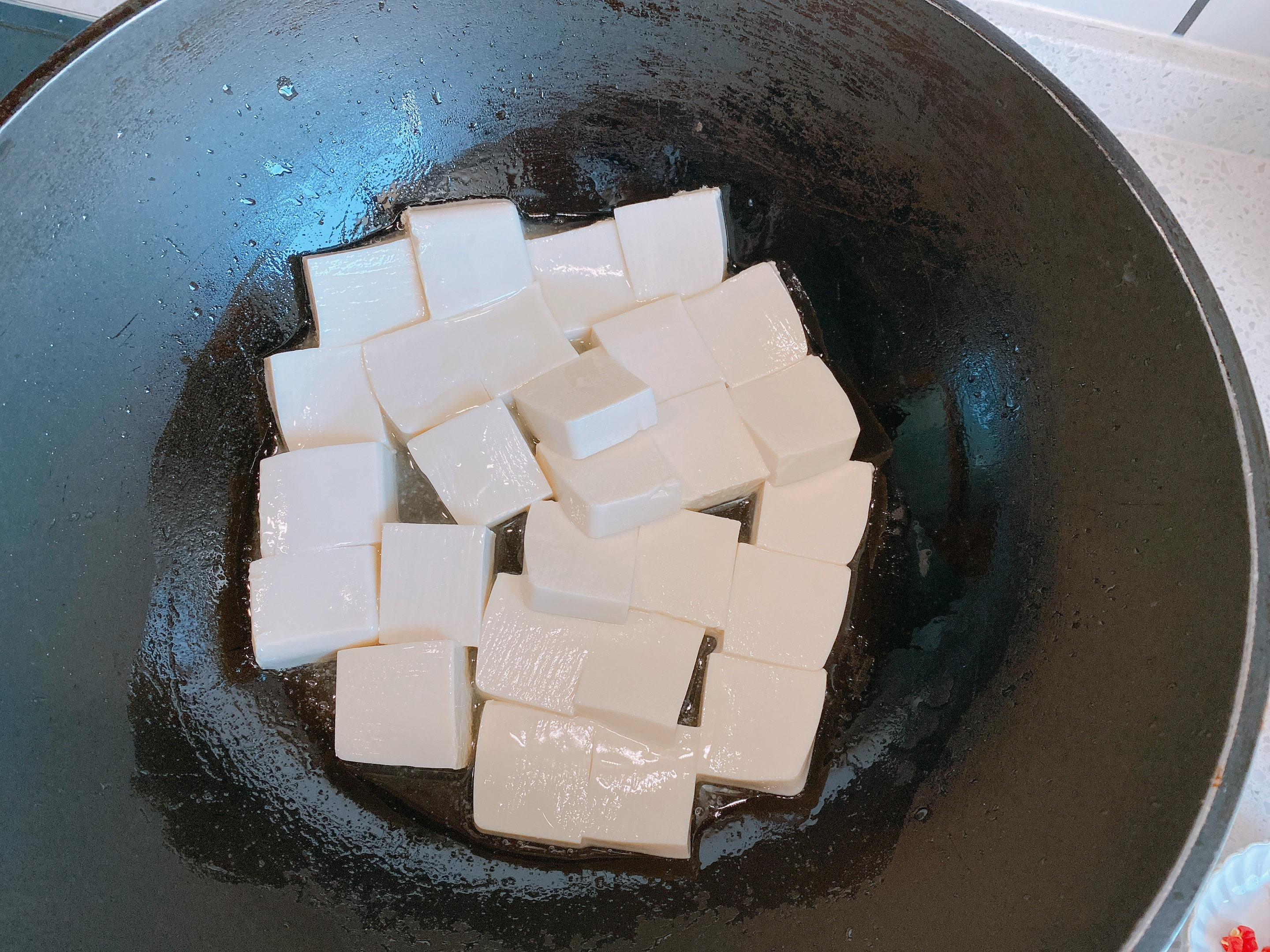 嫩豆腐的做法怎样做最好吃（嫩豆腐最好吃的做法，经济实惠，简单2步，鲜香滑嫩拌饭真的绝了）