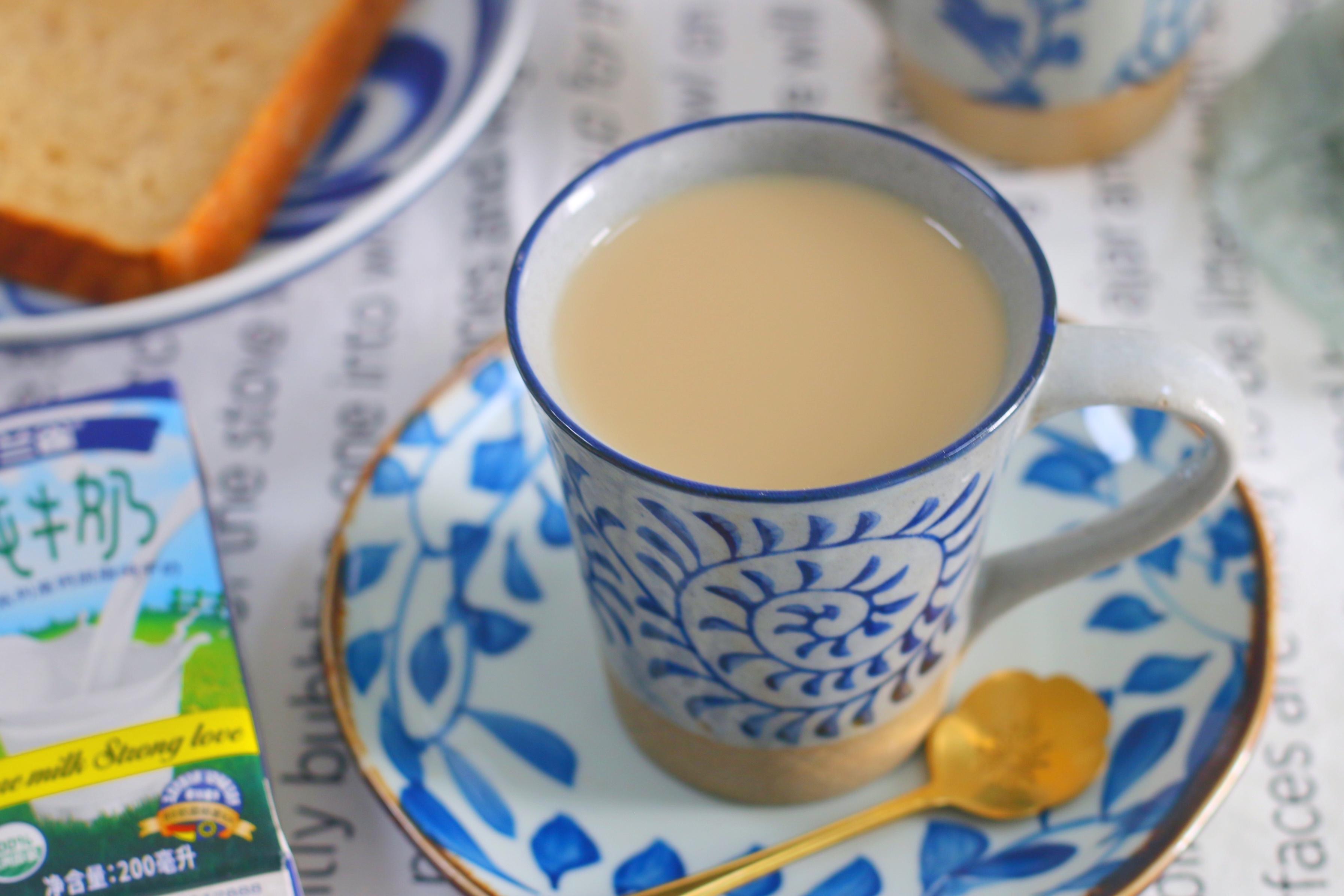家庭自制奶茶做法（自己煮奶茶，方法要用对，天天喝也不会胖，我的做法教给你）