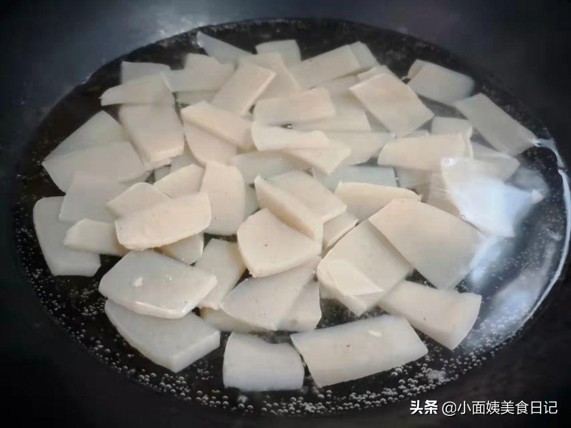 魔芋怎么炒好吃的做法（魔芋豆腐这种家常做法，不放肉也很香，好吃又下饭，比肉还香）
