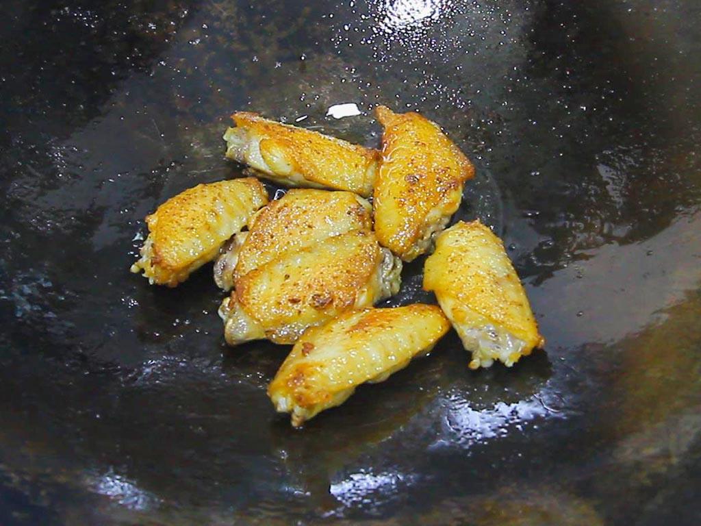 鸡中翅怎么烧好吃家常做法（大厨分享5种孩子爱吃的鸡翅做法，解馋又美味，好吃到舔手指）