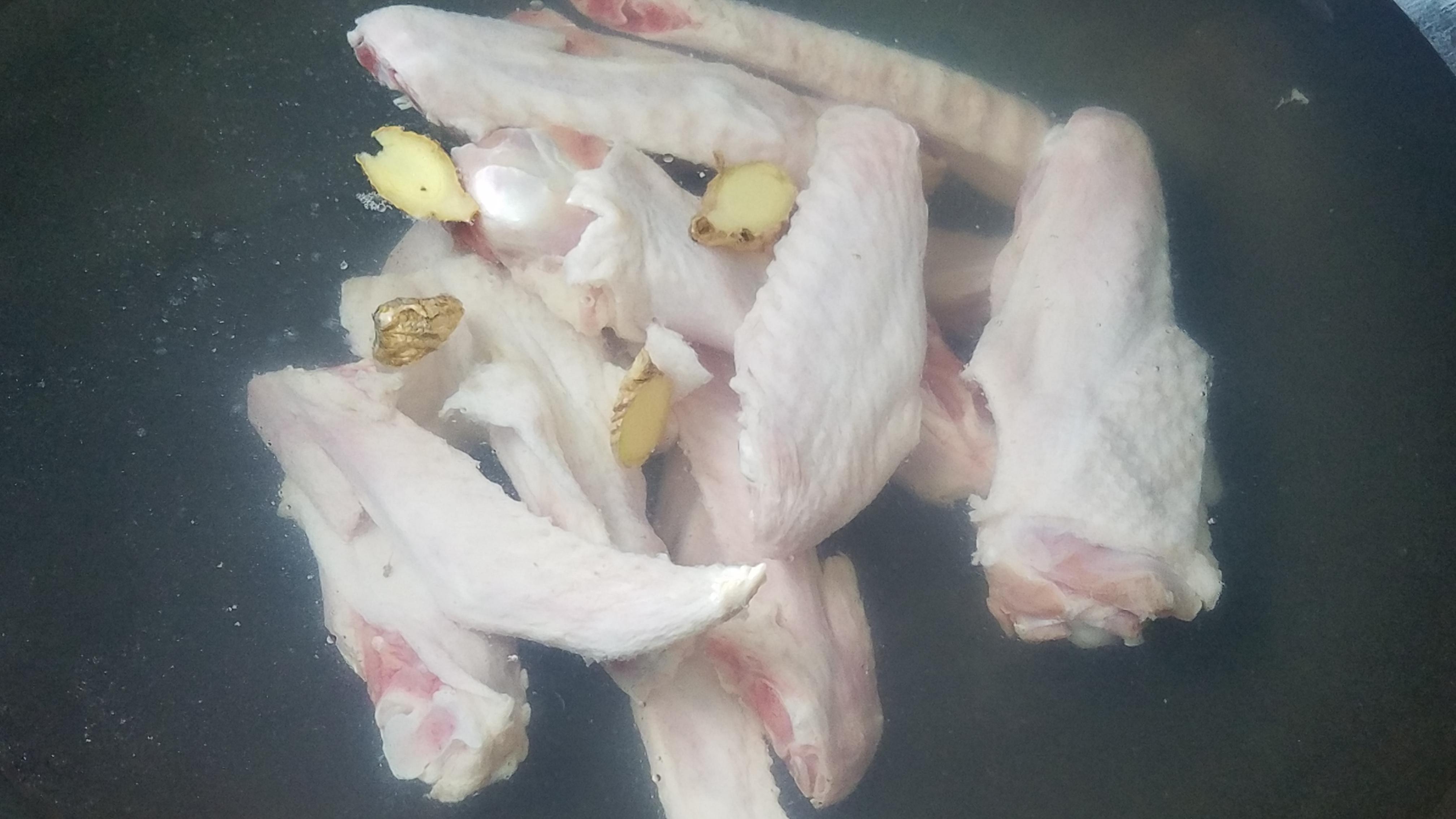 鸭翅怎么做好吃又简单的做法(鸭翅这样做味道更香，软烂入味又好吃，做法简单又美味)