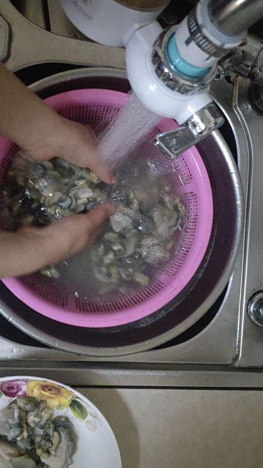 海蛎怎么做好吃又简单(海蛎子肉家常做法，简单又香又美味，男人的加油站，女人的美容院)