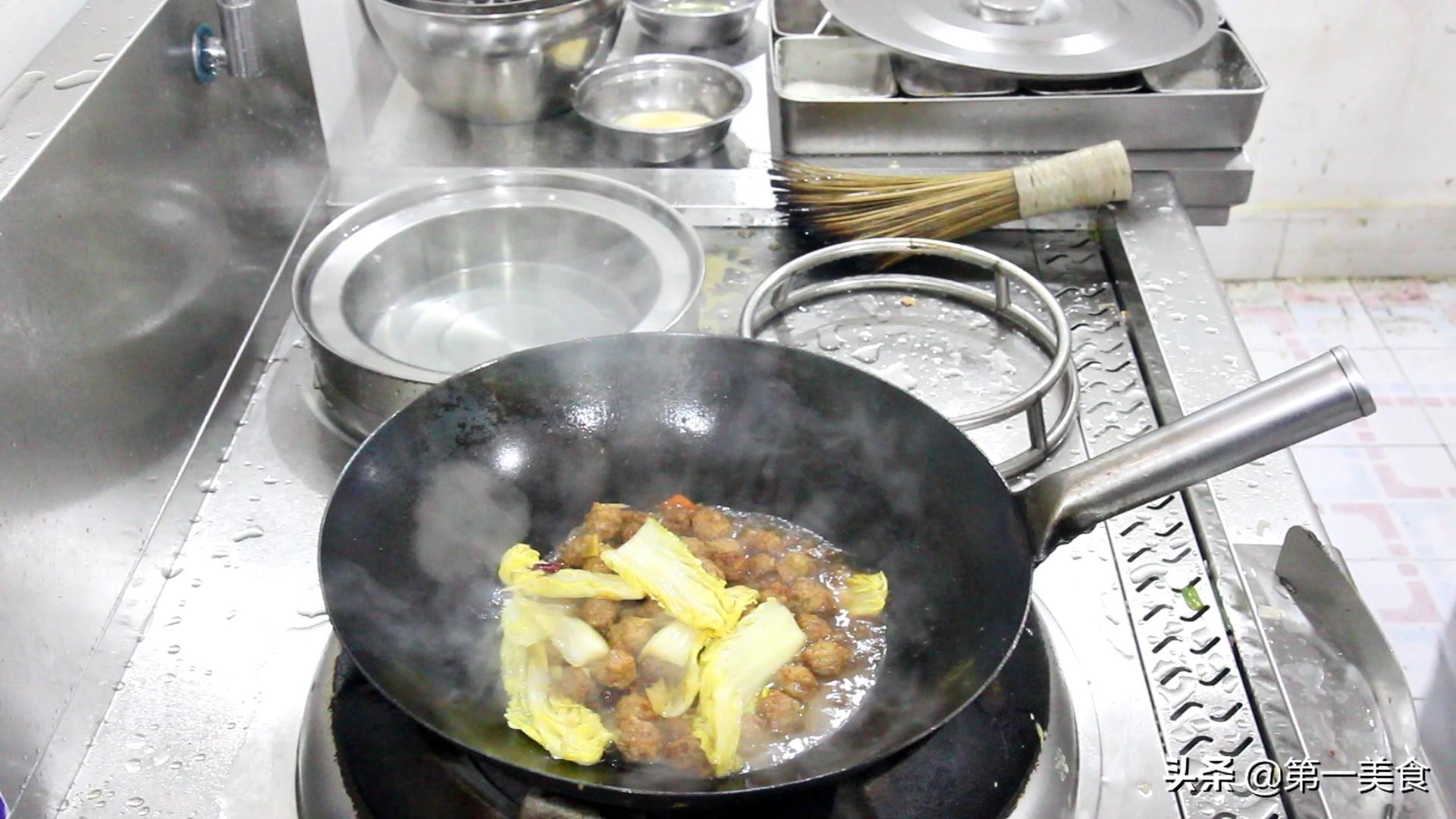 肉丸子的家常做法简单好吃(肉丸子的家常做法，厨师长的教程简单易学，口感香糯，软中带筋)