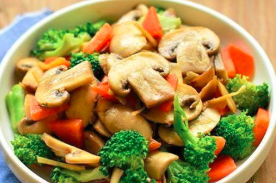 口蘑的家常做法大全最好吃(口蘑的10种做法，鲜美可口！简单好吃，小孩吃了胃口好、营养好！)