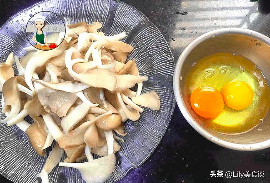 蘑菇做法大全家常(蘑菇配什么菜最好吃？分享5种家常做法，鲜甜又滑嫩，一盘不够吃)
