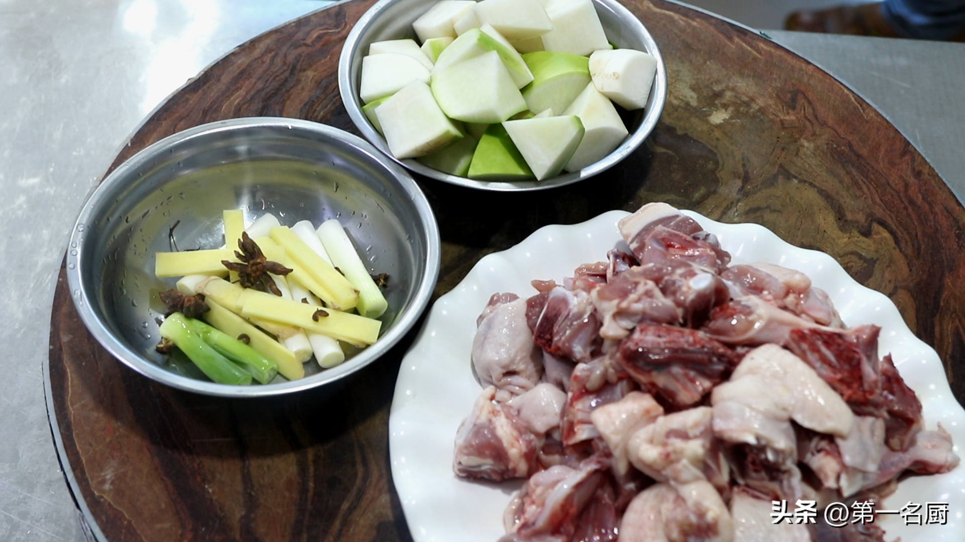 鸭肉怎么做好吃家常做法(鸭肉怎样做才好吃？分享4种不同的做法，明日处暑，多做给家人吃)