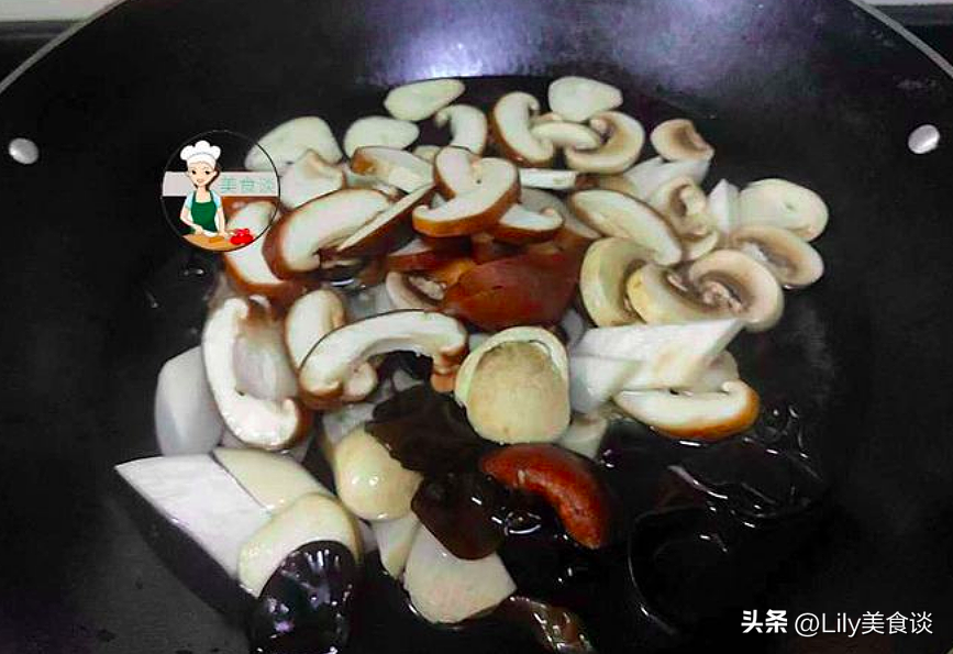 蘑菇做法大全家常(蘑菇配什么菜最好吃？分享5种家常做法，鲜甜又滑嫩，一盘不够吃)