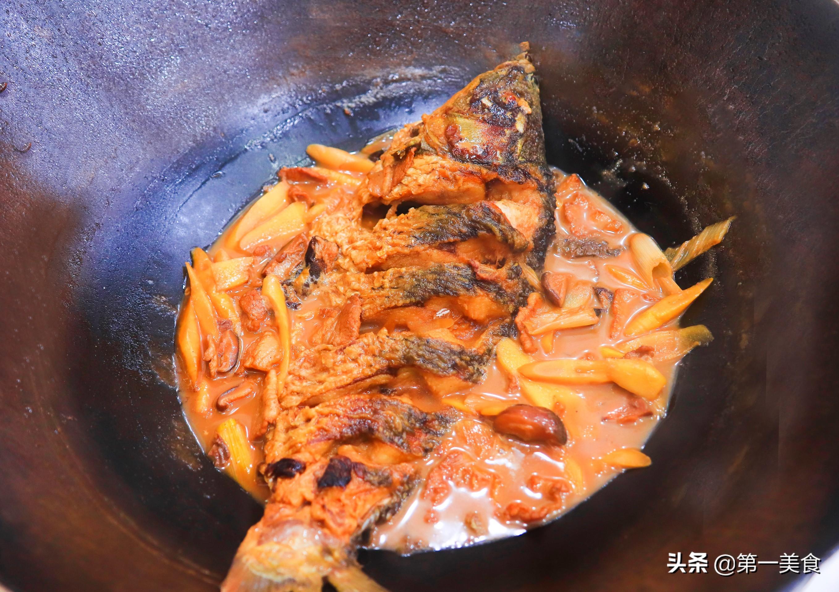 红烧鱼的家常做法简单（厨师长分享正宗的红烧鱼，教程详细简单实用，待客必备的家常菜）