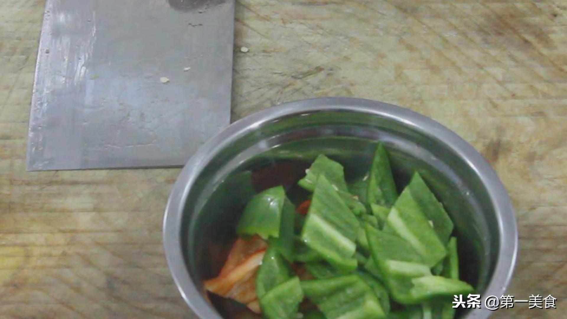 大厨手把手教你红烧豆腐的做法，嫩滑入味有诀窍，一看就会做