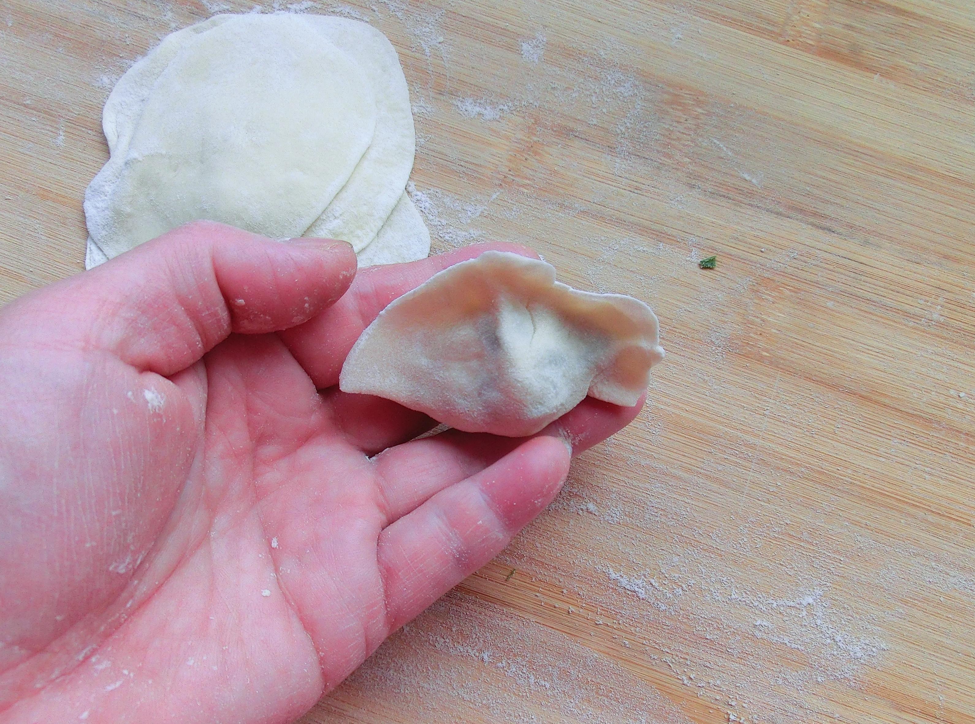 山东人最爱吃的香菇三鲜饺子的做法  原来里面是这几种食材，馅香皮薄好吃