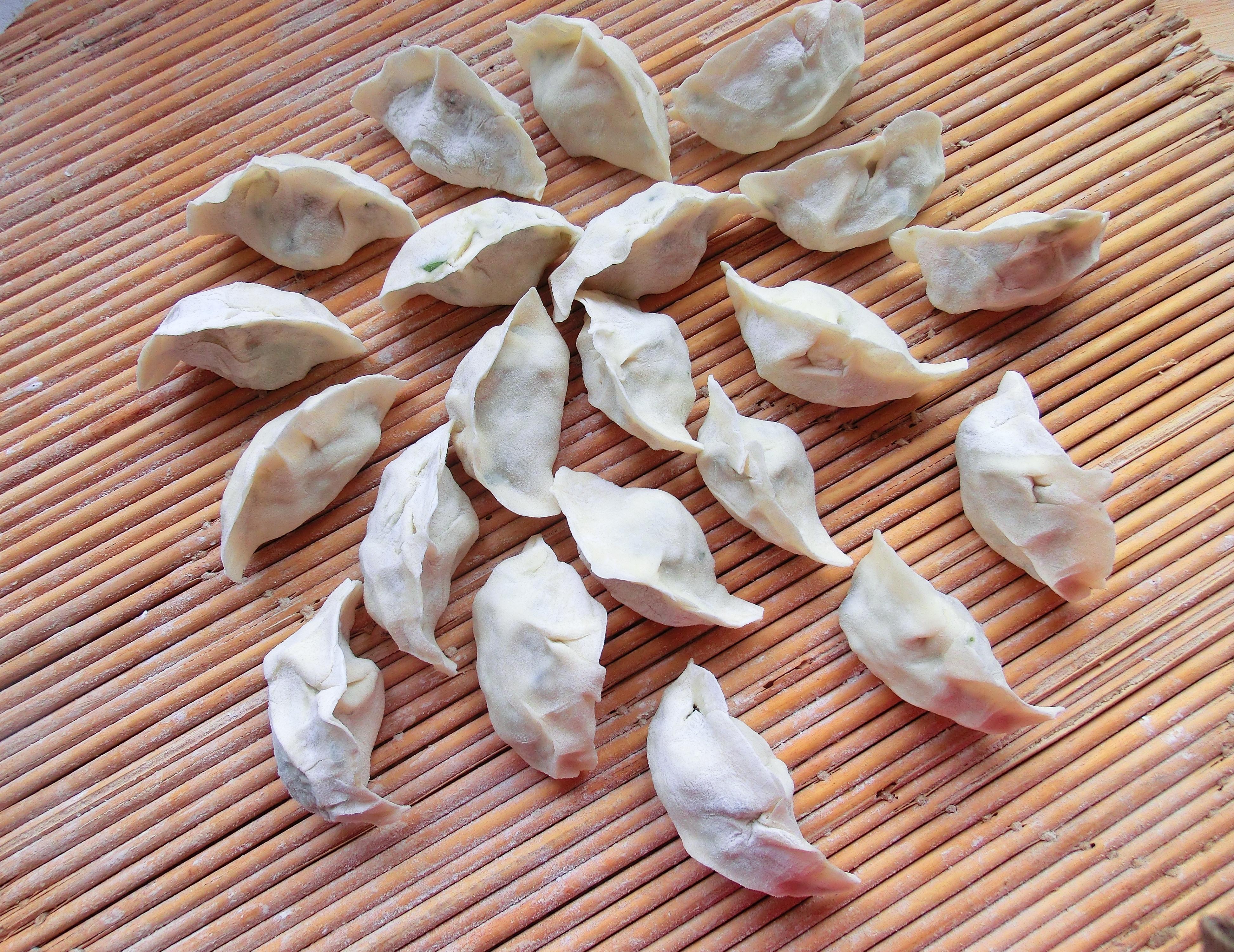 山东人最爱吃的香菇三鲜饺子的做法  原来里面是这几种食材，馅香皮薄好吃