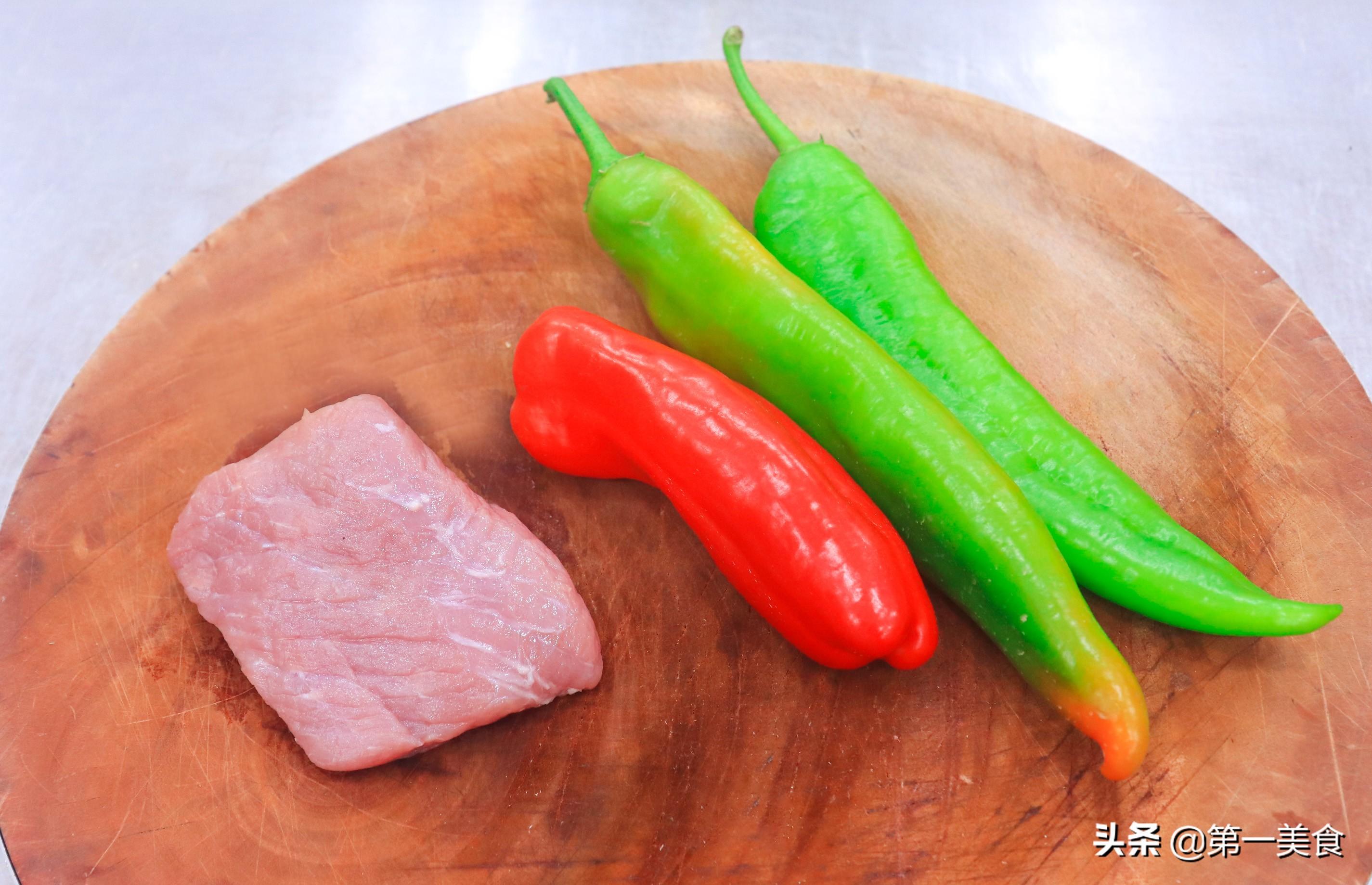 青椒炒肉的做法 这样做肉丝想炒老都难，色泽亮味道鲜