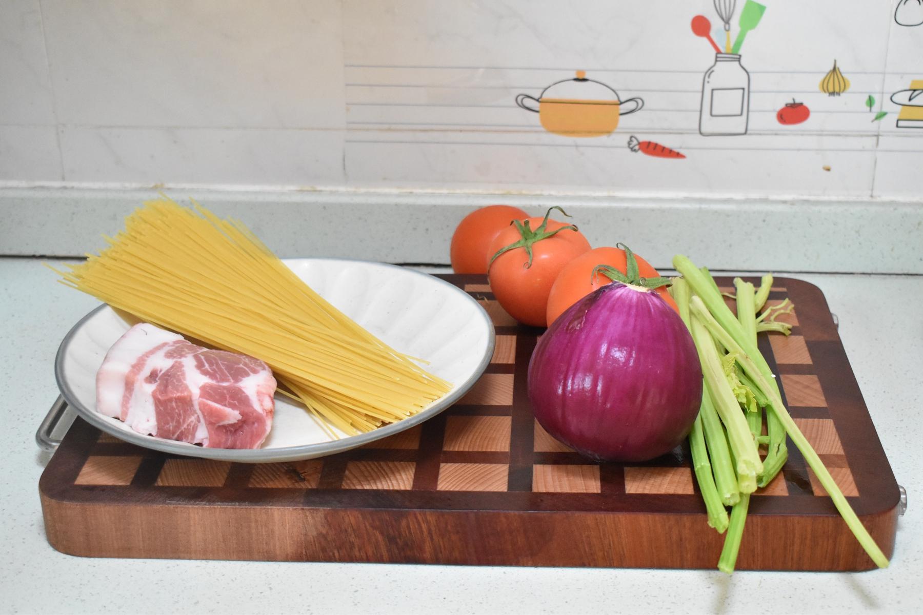 意大利番茄肉酱的做法 用四种食材炒出美味番茄肉酱，口感不输西餐厅