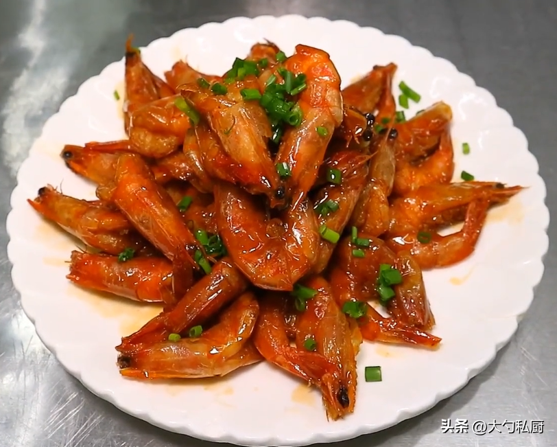 正宗油焖大虾做法，味道很赞，香酥入味又营养，做法简单