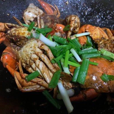 爆炒香辣蟹的做法 爆炒辣螃蟹️️️这样做也太好吃了吧！天天吃都不腻