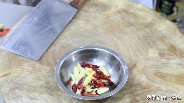 厨师长详解干锅花菜的正确做法，太香了，10分钟做一锅，下酒下饭