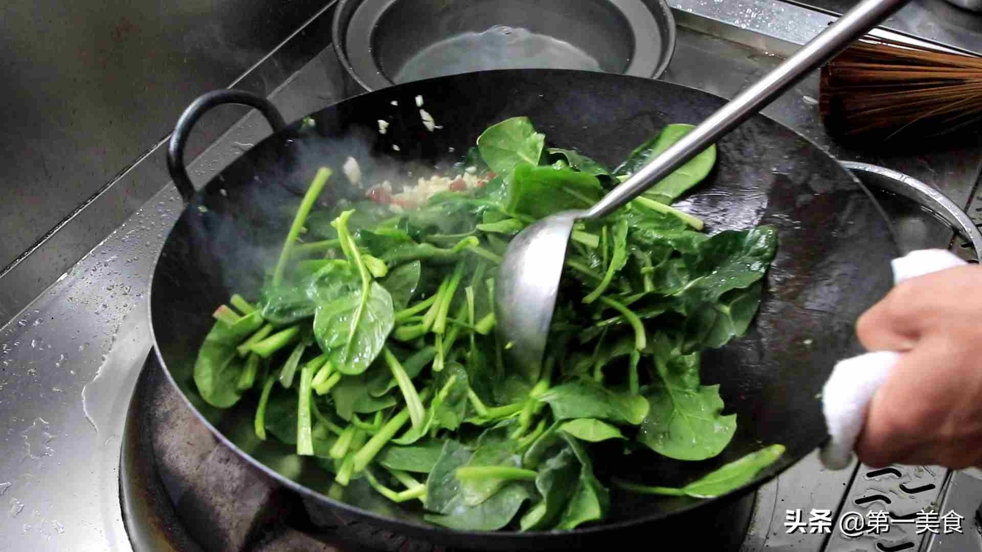 家常菠菜的做法 菠菜碧绿不变色，鲜嫩无涩味，清淡又下饭