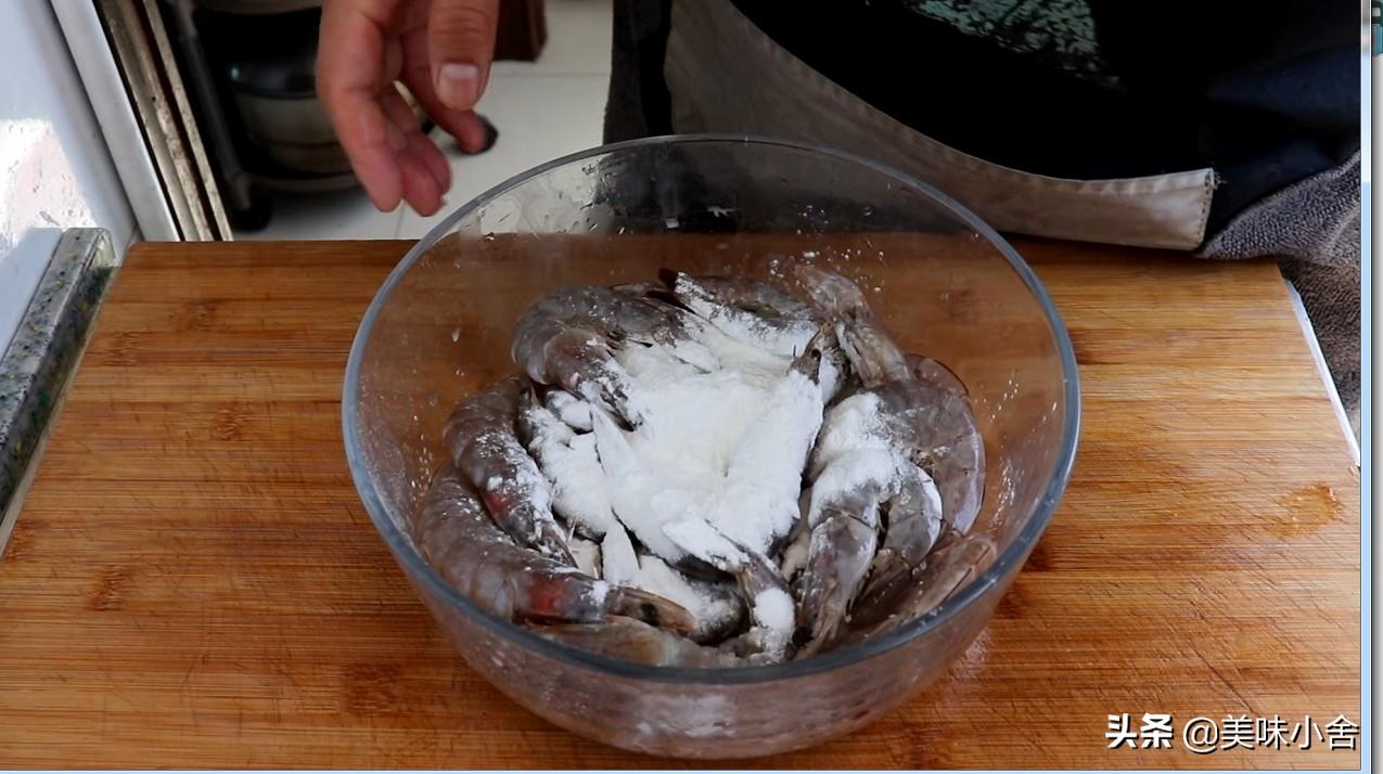 家庭版椒盐虾怎么做 教你在家做椒盐大虾，味道鲜美，香酥爽口，学会不用出去吃了