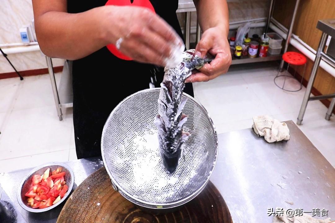 厨师长分享红烧鱼制作方法 里面有几个技巧，学会了都能做好
