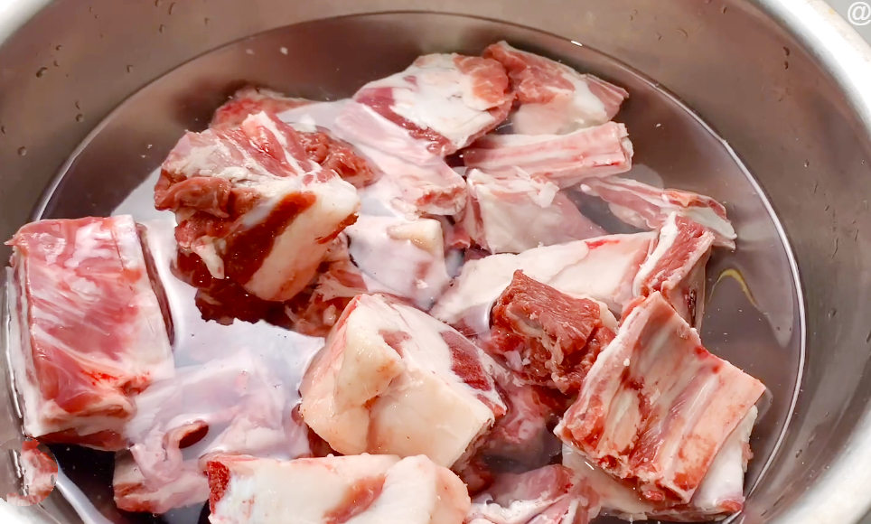 萝卜炖羊肉汤，记住不要直接炖，大厨教你羊肉炖萝卜的做法，羊肉汤不膻还不腥