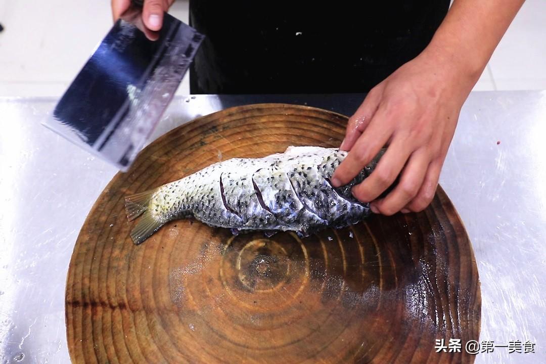 厨师长分享红烧鱼制作方法 里面有几个技巧，学会了都能做好