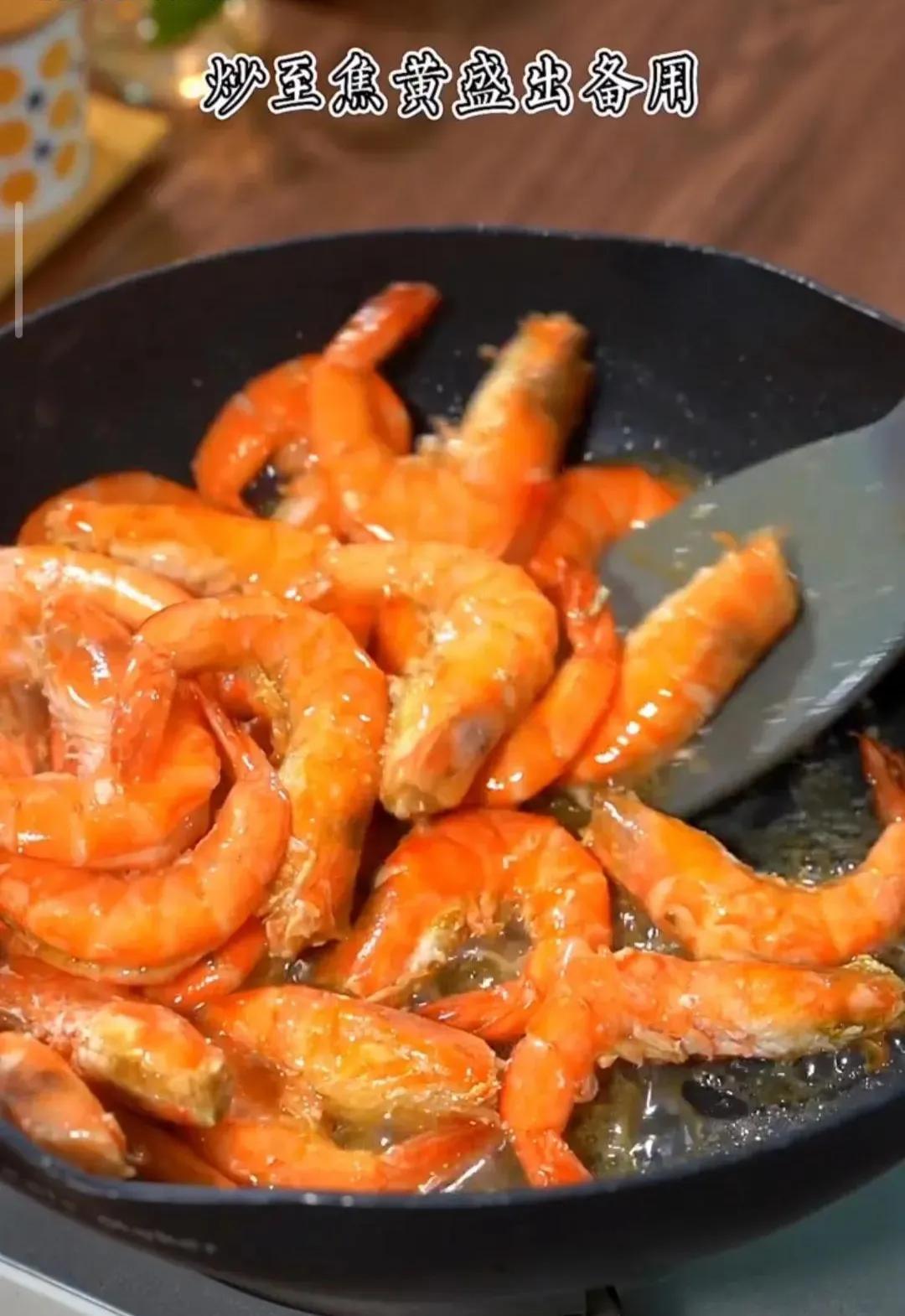超好吃的蒜蓉大虾，蒜香味浓郁，简单又好吃，蒜蓉虾的正确做法 赶紧给家人做起来吧