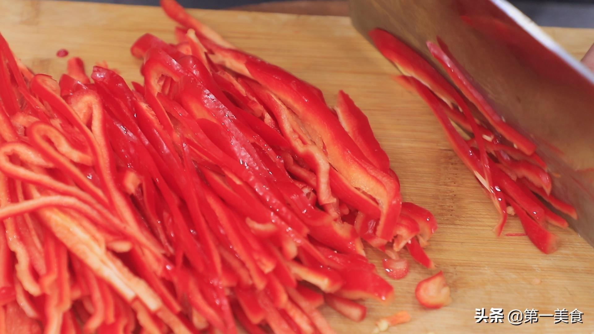 辣椒酱豆的家庭制作方法 在家不出门做黄豆辣椒酱，黄豆不用晒，一煮一焖真好吃