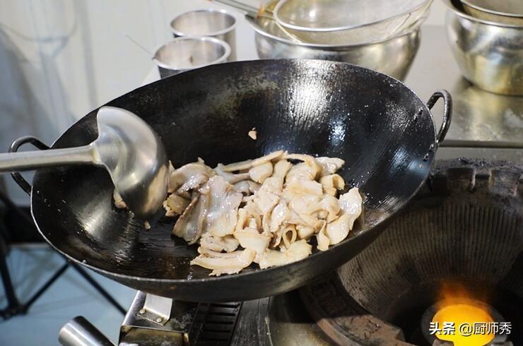 回锅肉的做法 家常，掌握这方法，肥而不腻，入口浓香，下饭菜首选