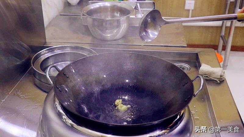 家庭版大盘鸡的简单做法 ，厨师长传统手法简单烹饪，够香够辣够过瘾