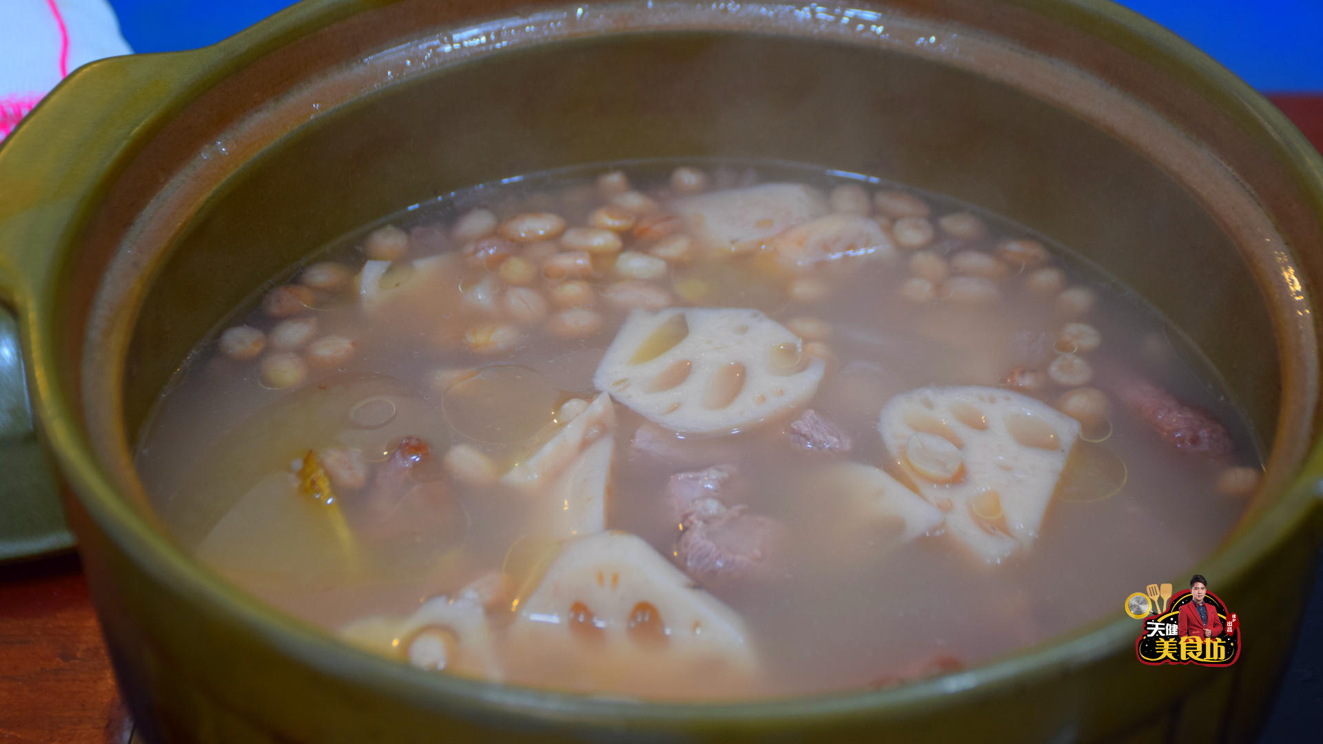 斤排骨2节莲藕，教你排骨莲藕汤的做法，汤清味美，做法很简单"