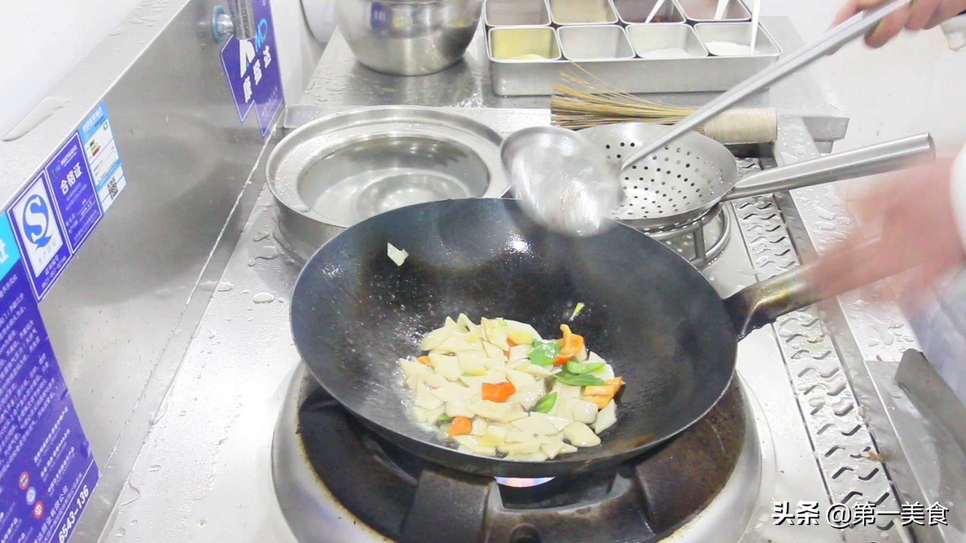 厨师长家常炒杏鲍菇的做法，做法简单，口感清淡又温润，吃完还想吃