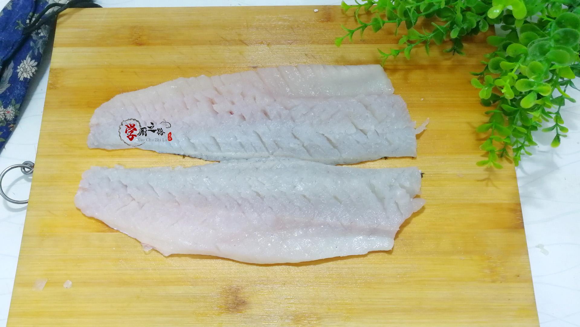 厨师长揭秘松鼠鱼正宗做法与刀法，造型美观酸甜可口家宴必备