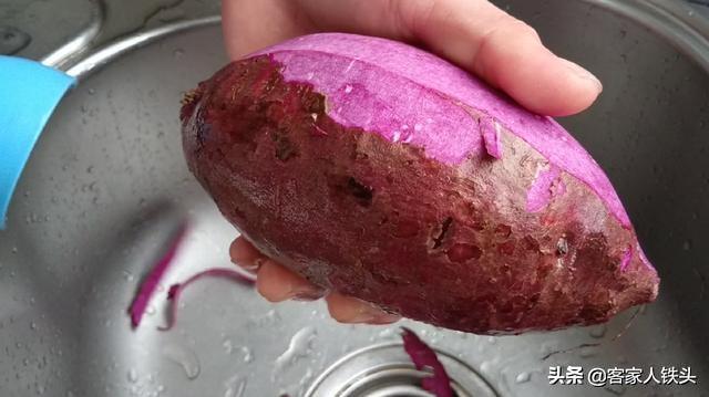 紫薯怎么吃最简单做法 紫薯一个吃法真叫香，孩子隔三差五点名要吃，软糯香甜，做法简单