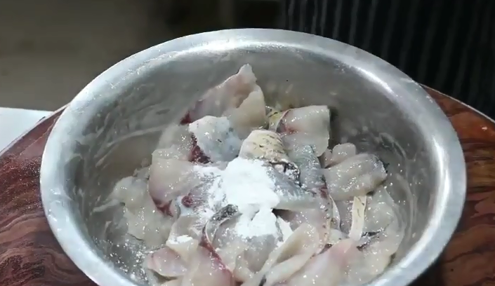 教你四川酸菜鱼正宗做法 ，肉质嫩滑，汤酸味鲜，太香了，超级下饭