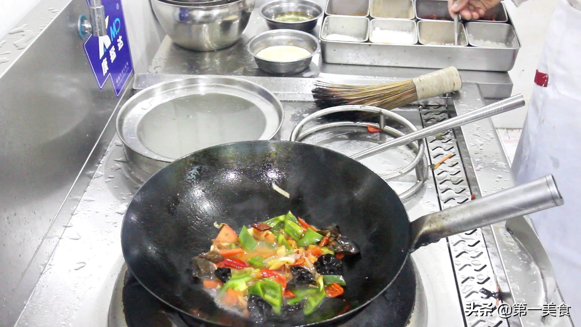 厨师长教你烧腐竹的家常做法”，详细教程一招都不保留，比肉好吃