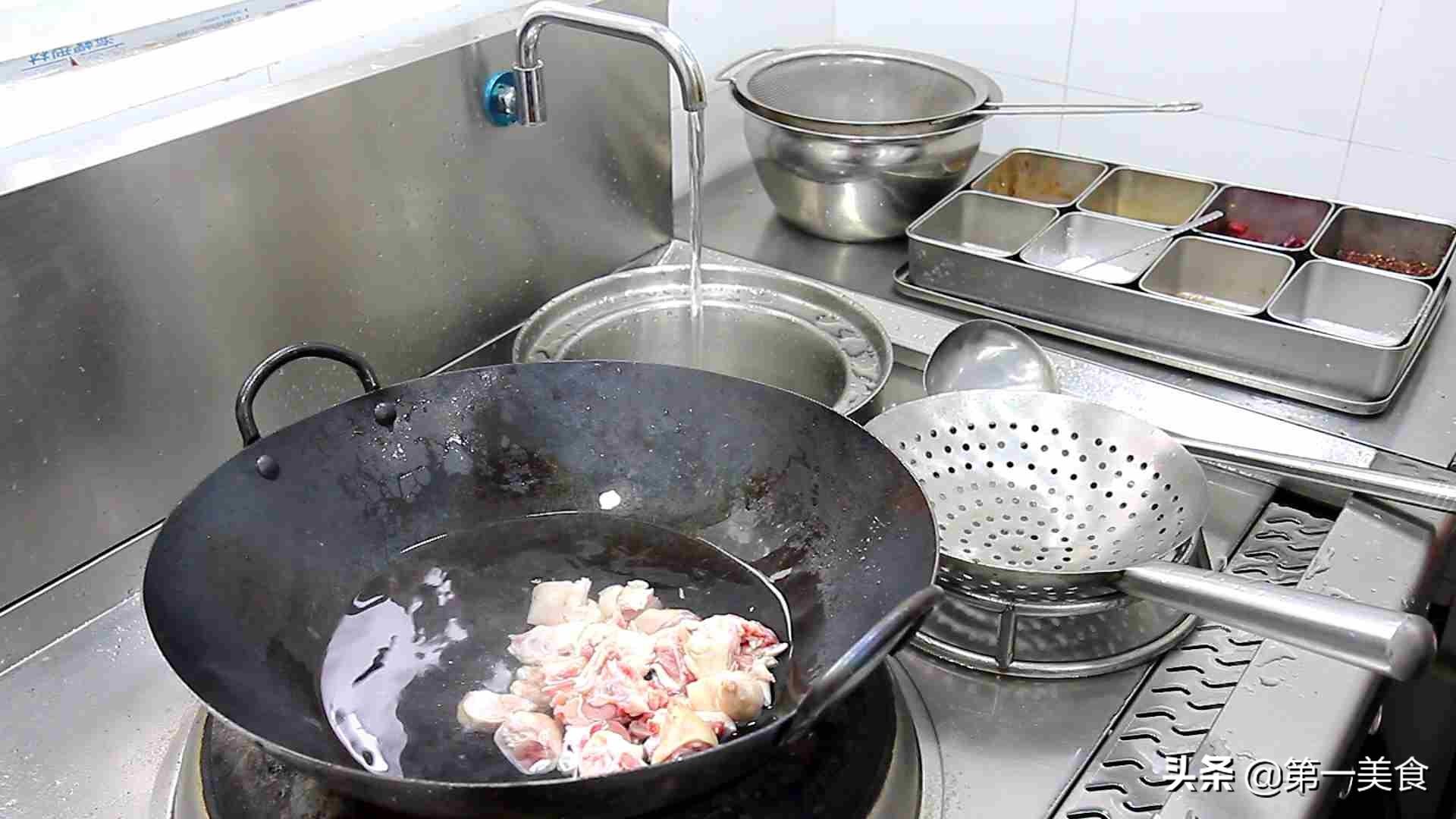 厨师长教你家常猪蹄最简单做法 ，肥而不腻，做法简单下酒下饭两不误
