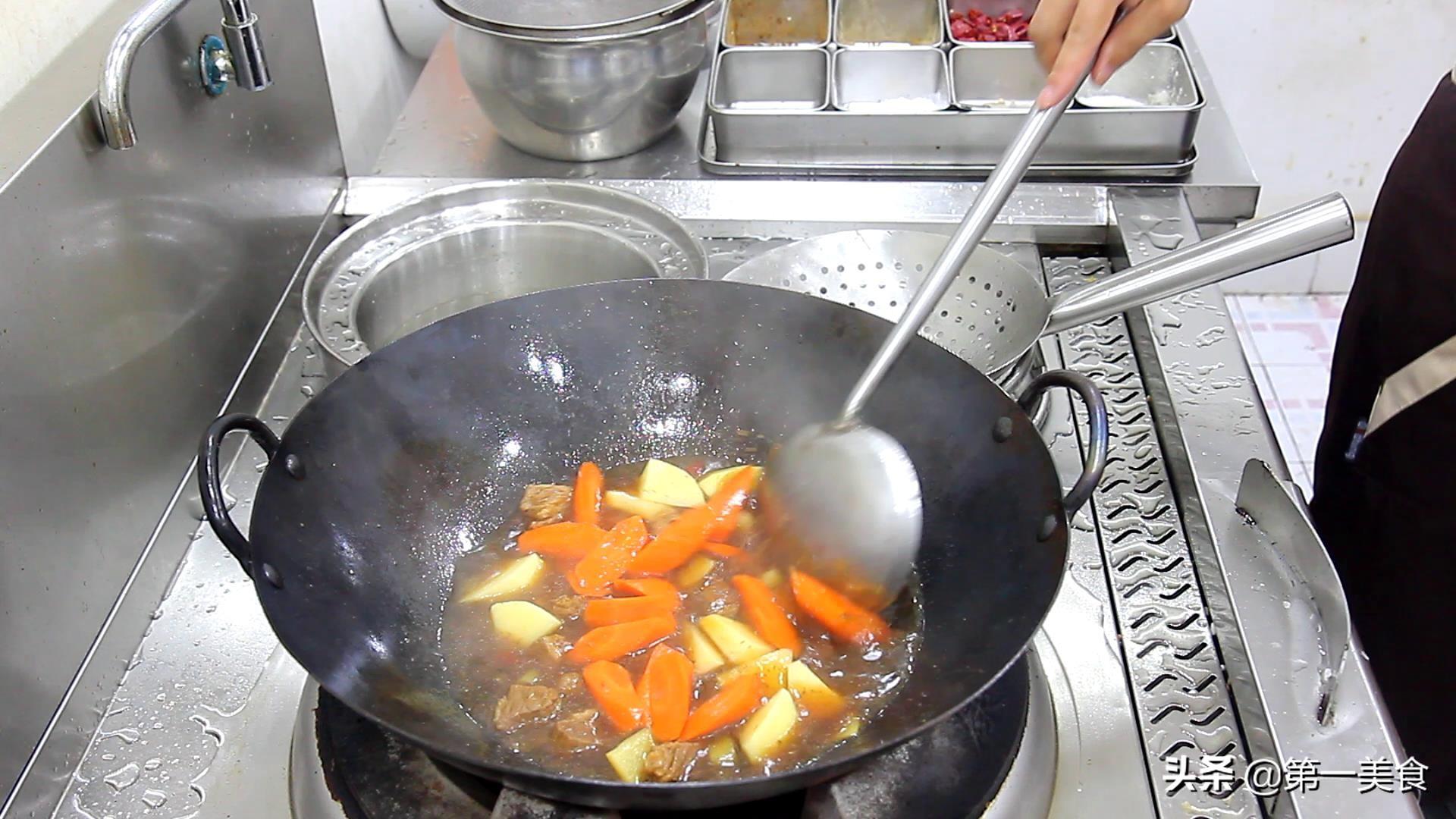 厨师长分享牛肉炖土豆的做法，步骤详细，汤汁浓郁最下饭