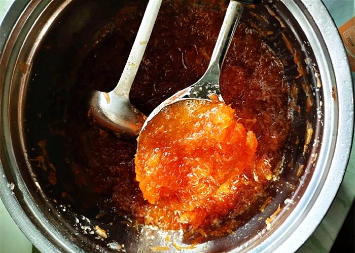 0月柚子正当季，教你自制蜂蜜柚子茶的正确做法和配方，酸甜可口，放一年都不坏"