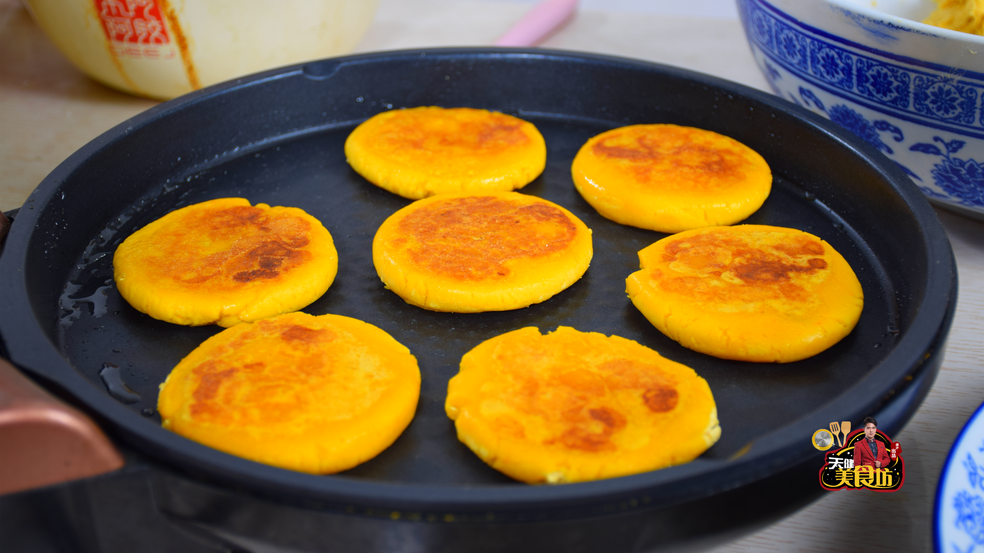 南瓜饼的做法 ，步骤和配料都很简单，厨房小白也能学会
