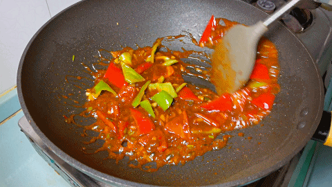 怎么炒茄子好吃又简单 饭店炒的茄子为啥好吃？原来方法这么简单，外焦里软，鲜香下饭