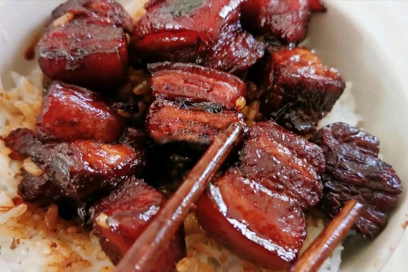 红烧肉的做法家常简单 ，肥而不腻，软糯香甜，步骤简单，新手一看就会