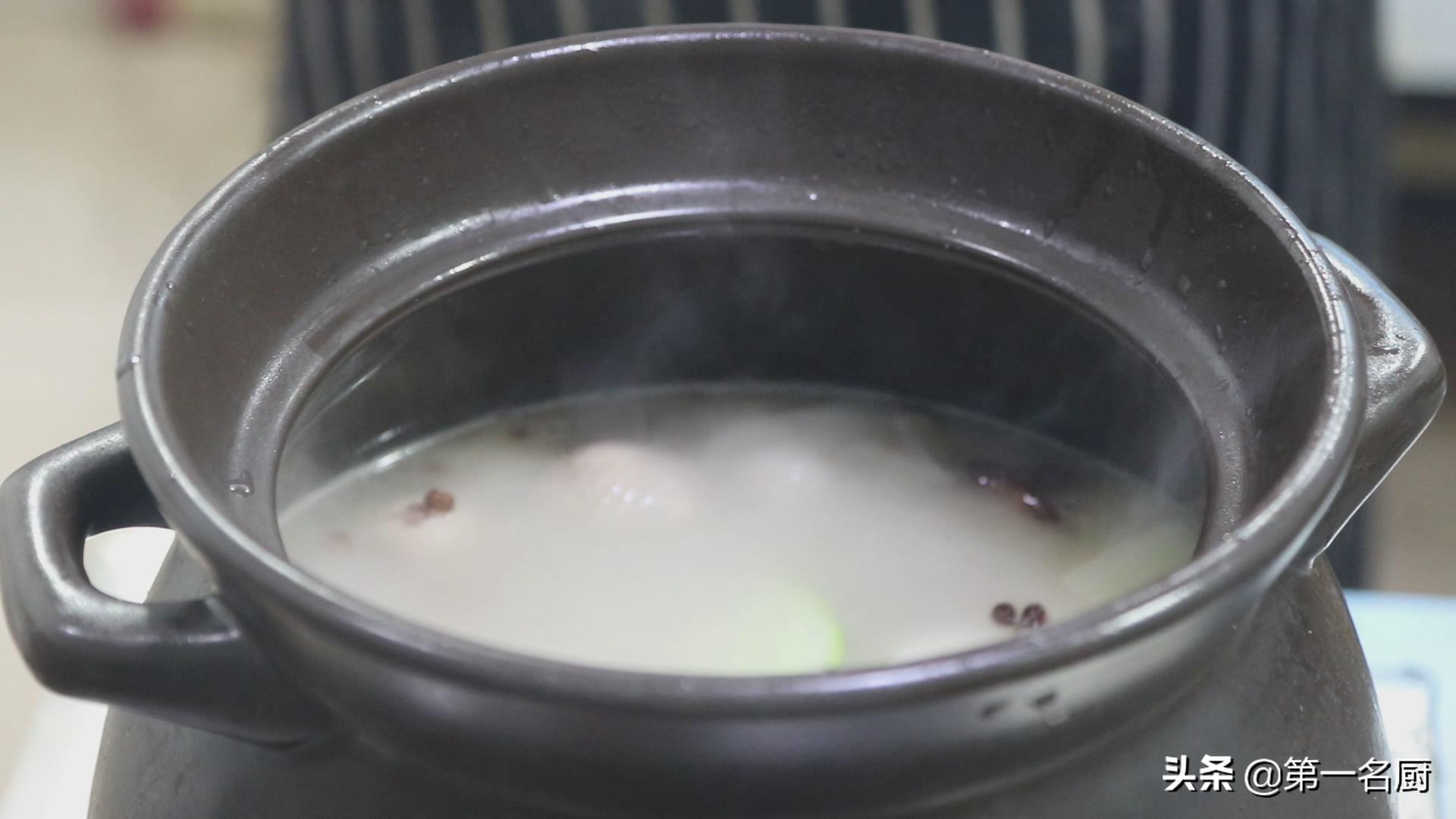老鸭汤怎样炖才好喝？大厨教你老鸭汤的做法 ，简单营养又美味，收藏了