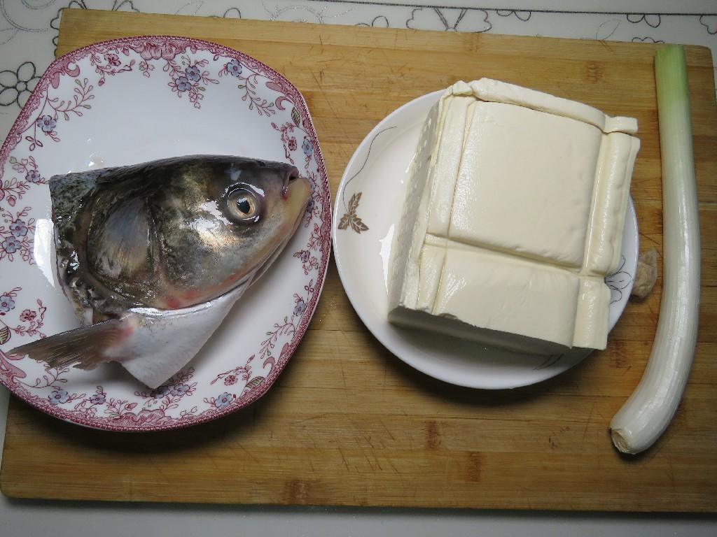 鱼头豆腐汤，先煎豆腐还是直接炖？鱼头豆腐汤的做法 做错这1步，豆腐不入味鱼头腥
