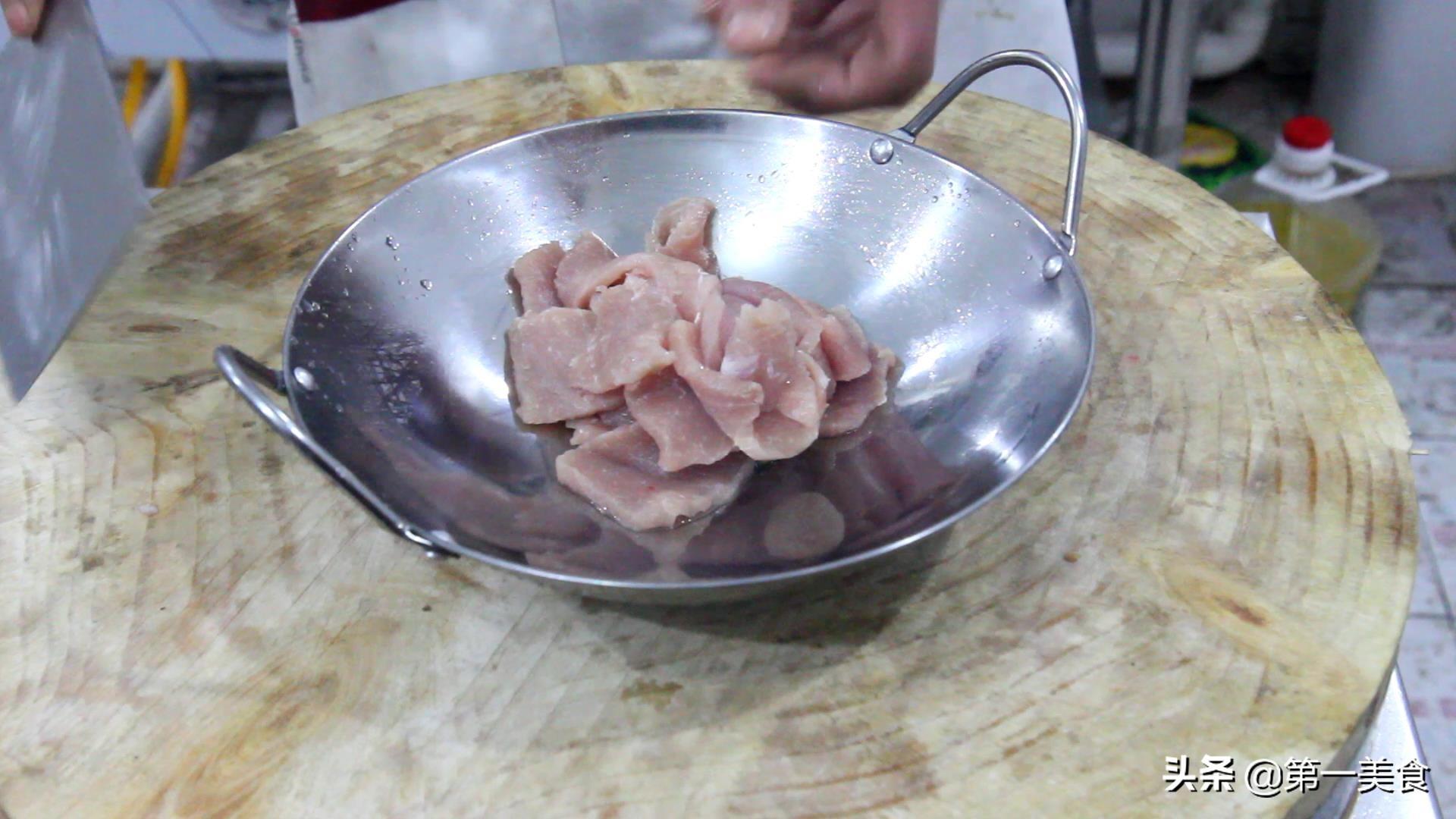 厨师长分享蘑菇炒肉的做法 ，特别简单的家常菜，做好了天天吃