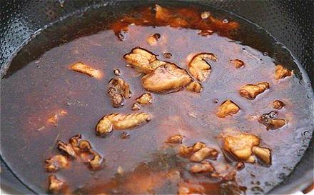 川菜正宗板栗烧鸡的正确做法：先煮后炸，先煸后炖，味道更加香糯入味