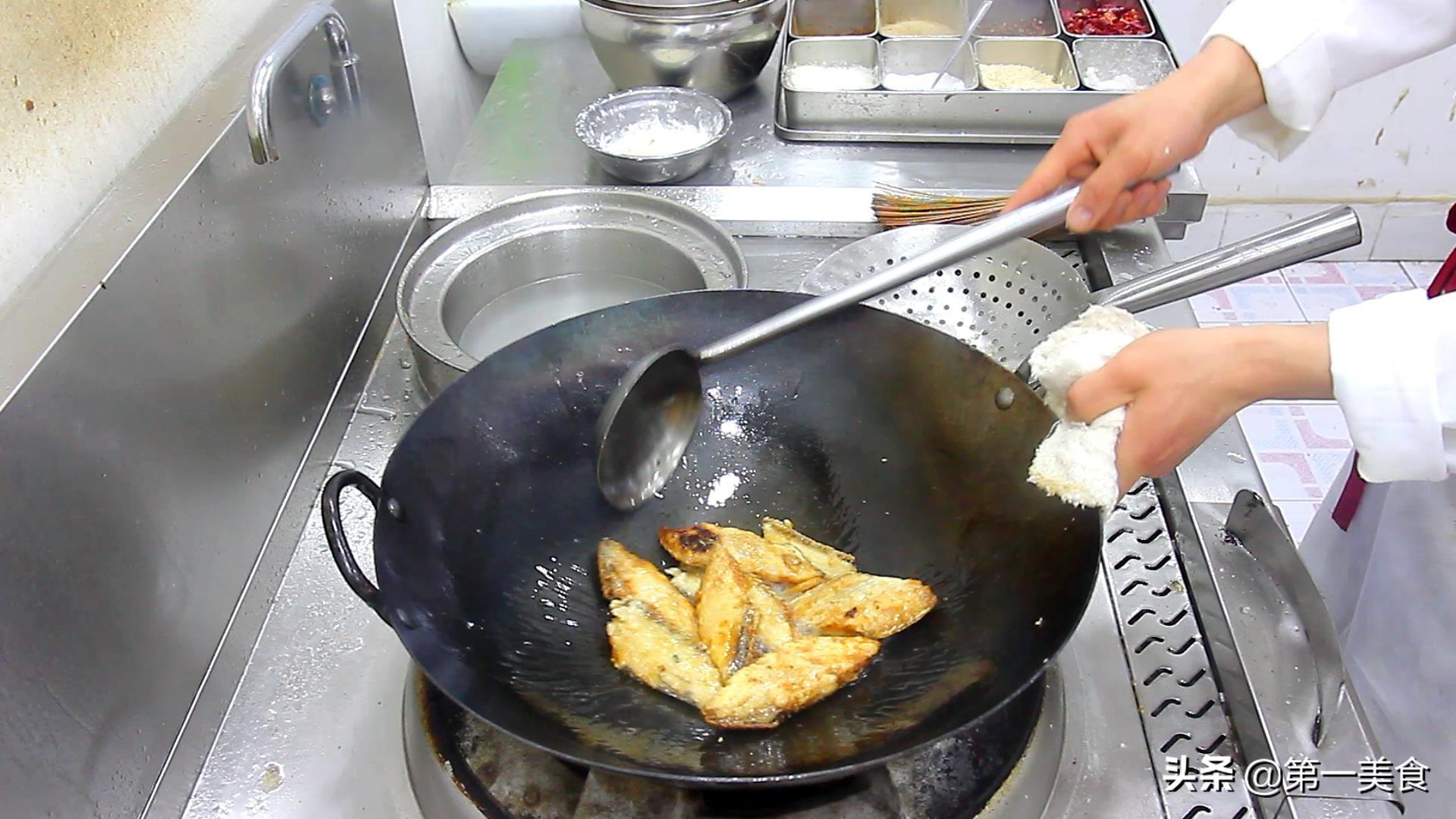 厨师长教你红烧带鱼的做法，讲解清晰，看一遍就能学会