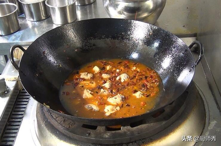 家常版土豆烧排骨做法，2斤排骨，热乎乎的一大盆，冬季吃真过瘾
