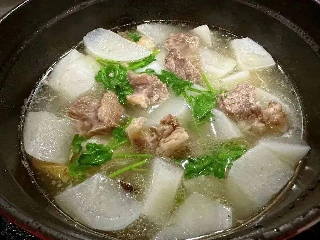 冬日暖汤｜无敌香甜软糯的广东清炖白萝卜牛腩汤，降温吃它太舒服了